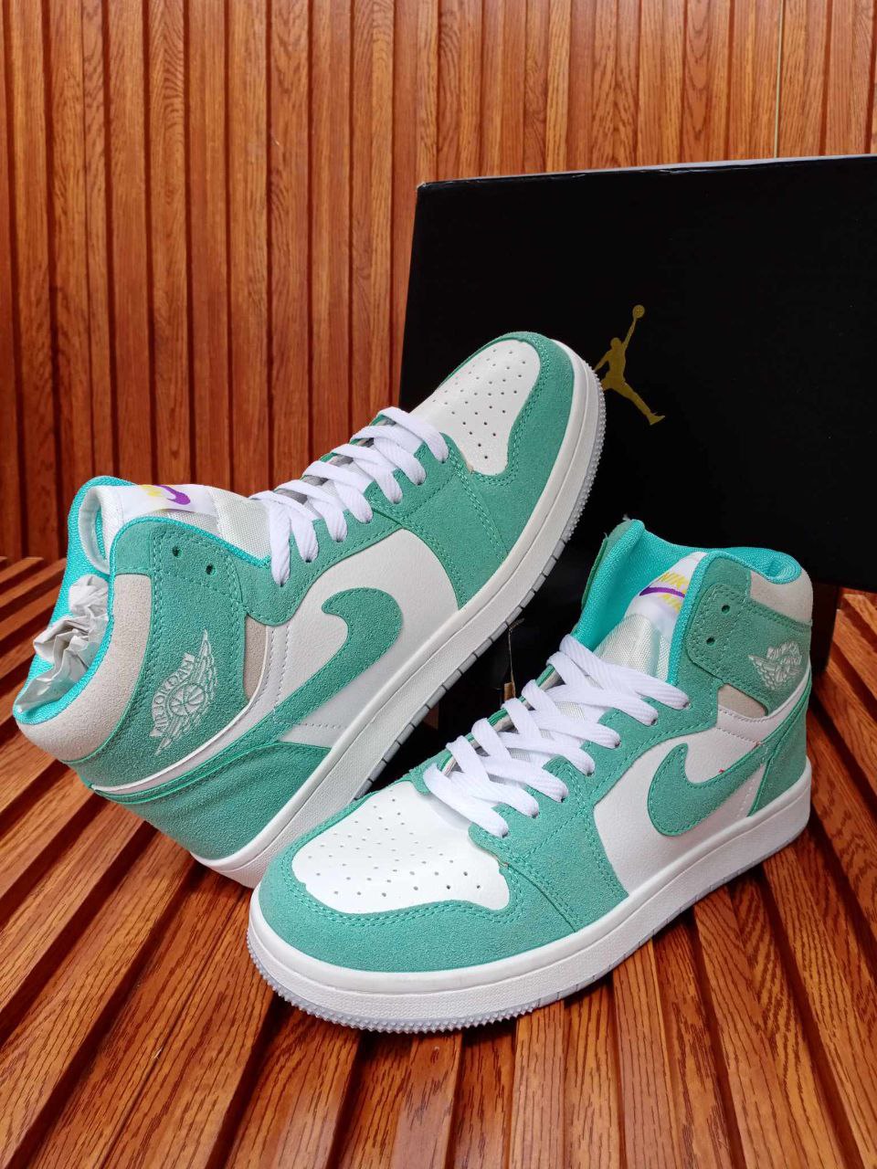 Air Jordan 1 High "White Tiffany"