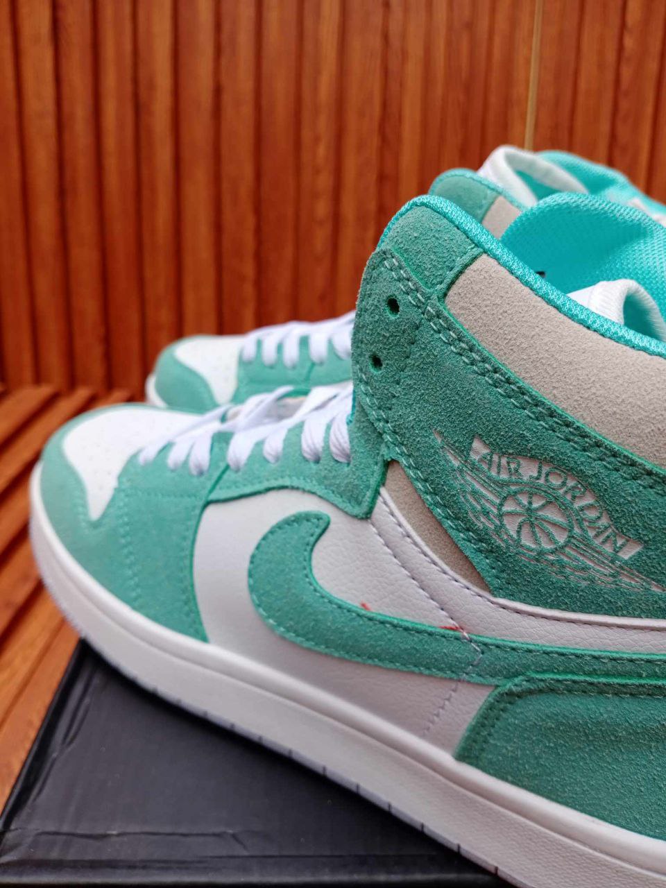 Air Jordan 1 High "White Tiffany"