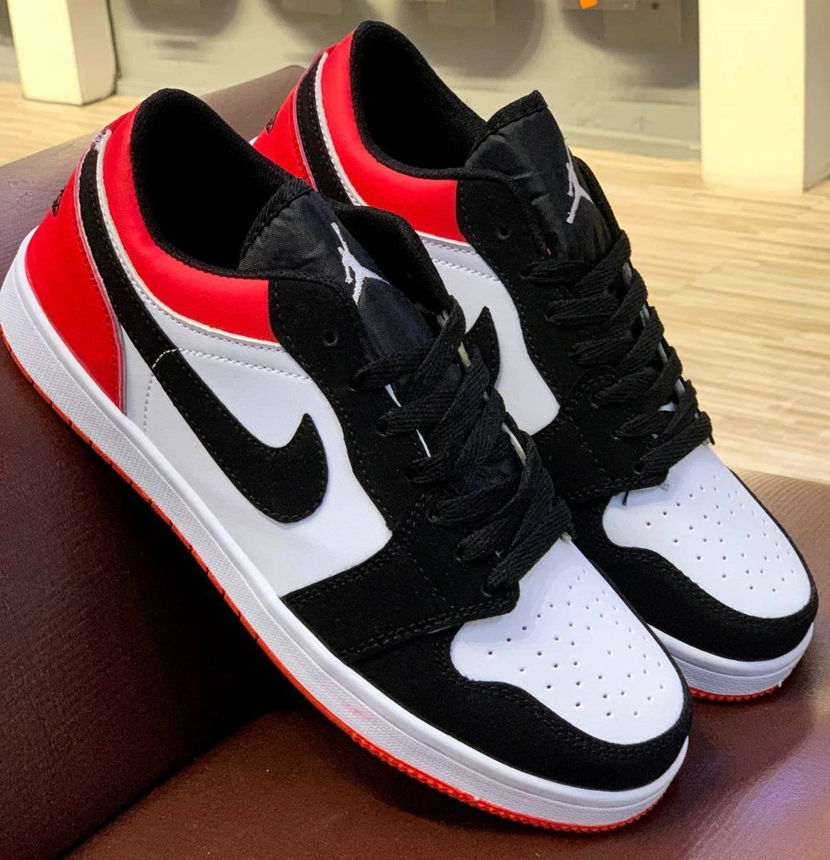 Air Jordan 1 Low "Black Toe"