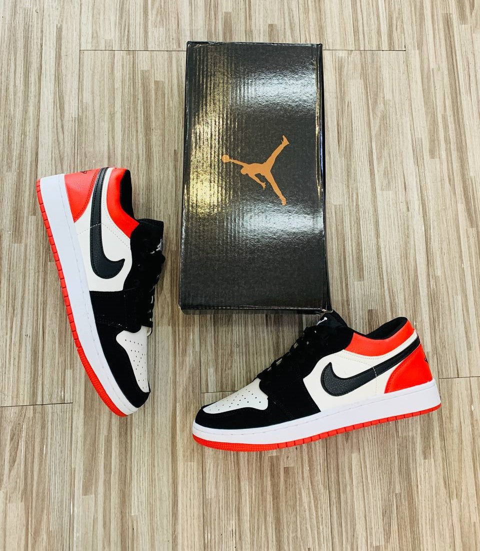 Air Jordan 1 Low "Black Toe"