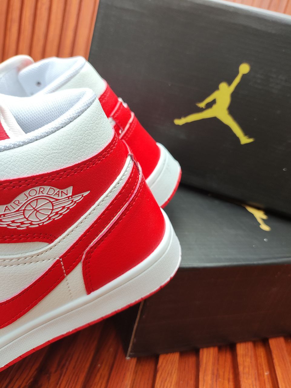 Air Jordan 1 High "Gym Red" (WOMEN)