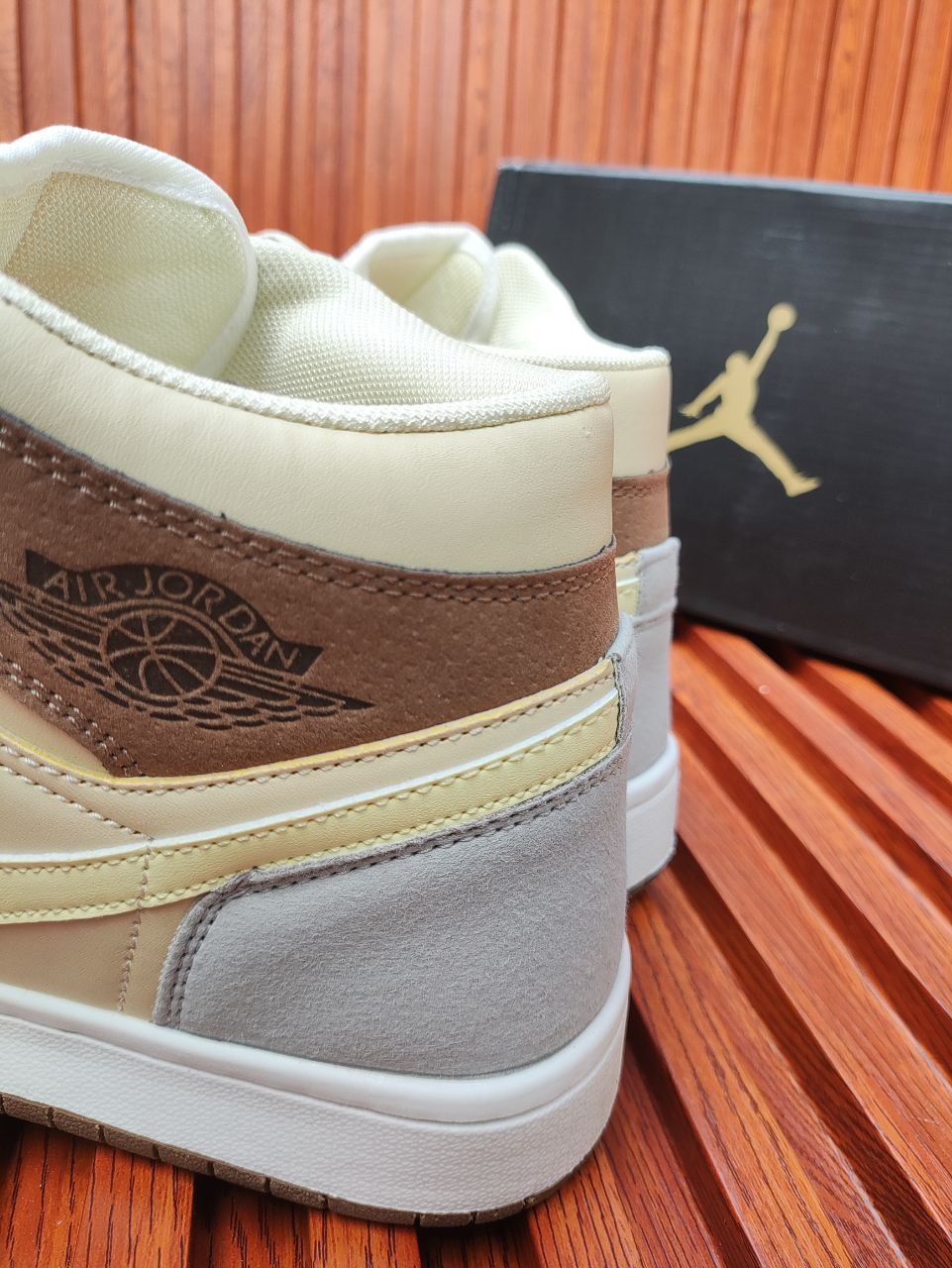 Air Jordan 1 High "Beige Brown"