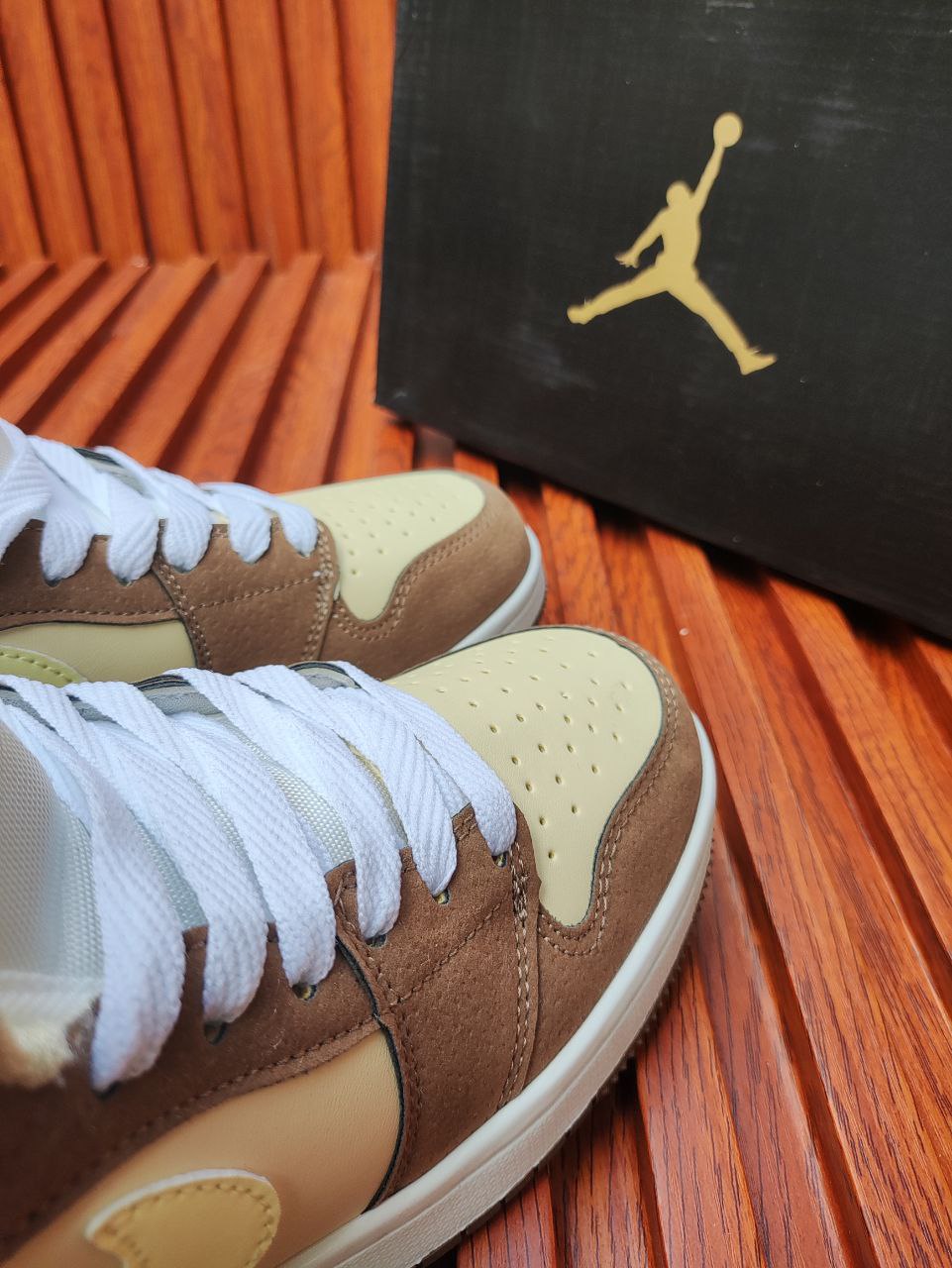 Air Jordan 1 High "Beige Brown"