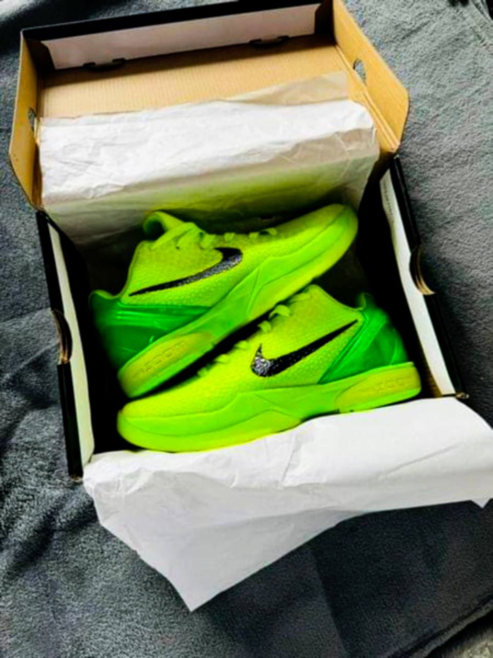 KOBE 6 "GRINCH"