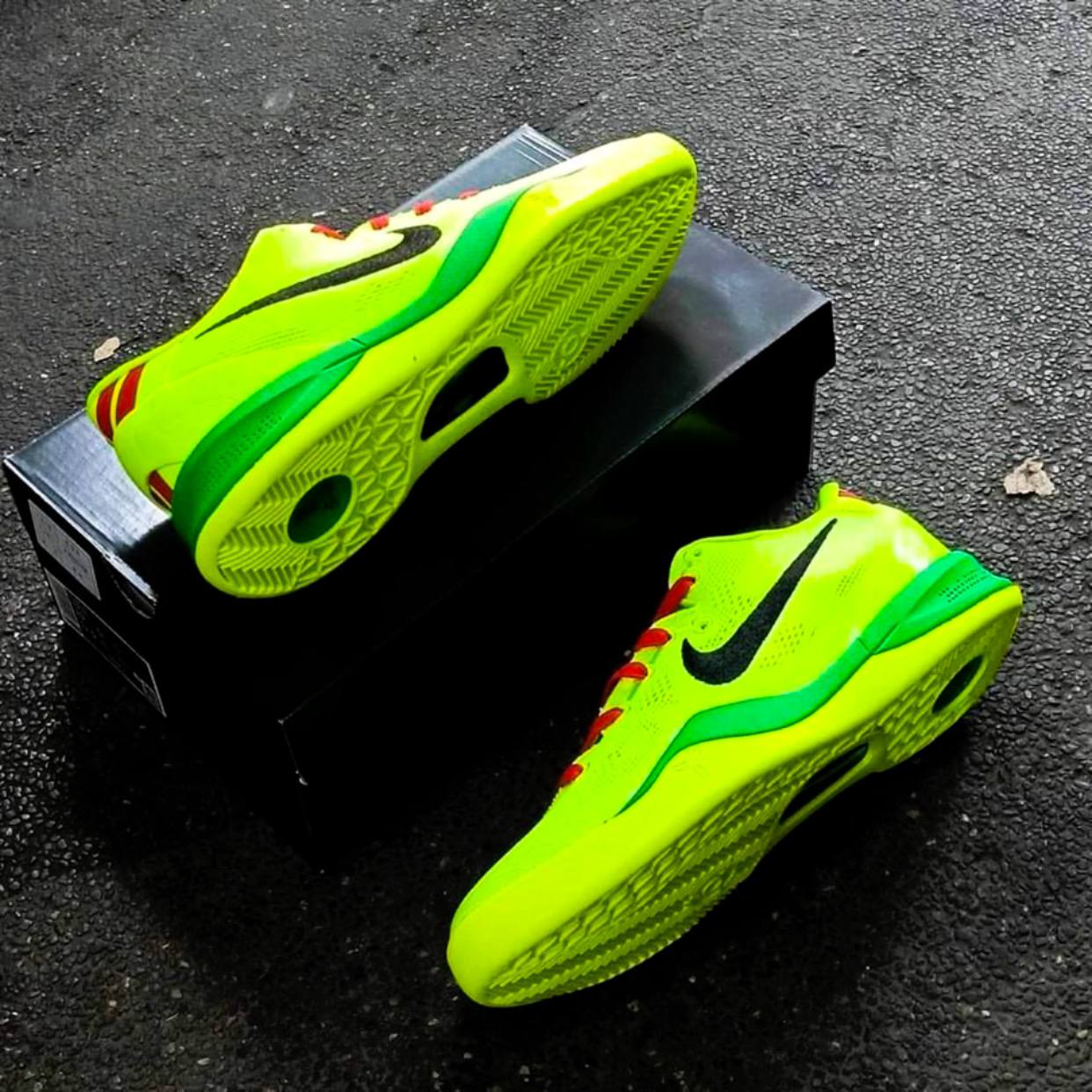 Kobe 8 "Grinch"