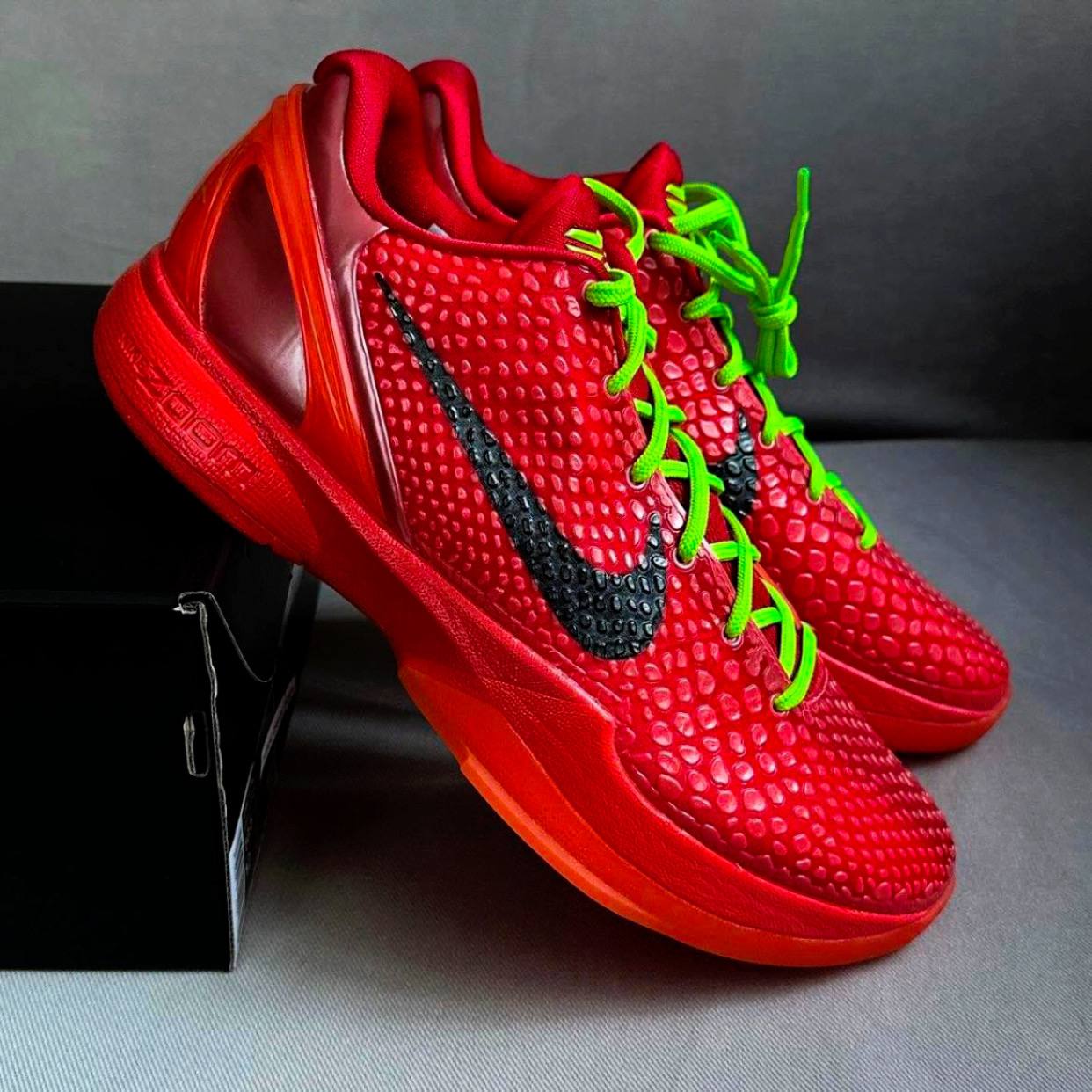 KOBE 6 REVERSE GRINCH