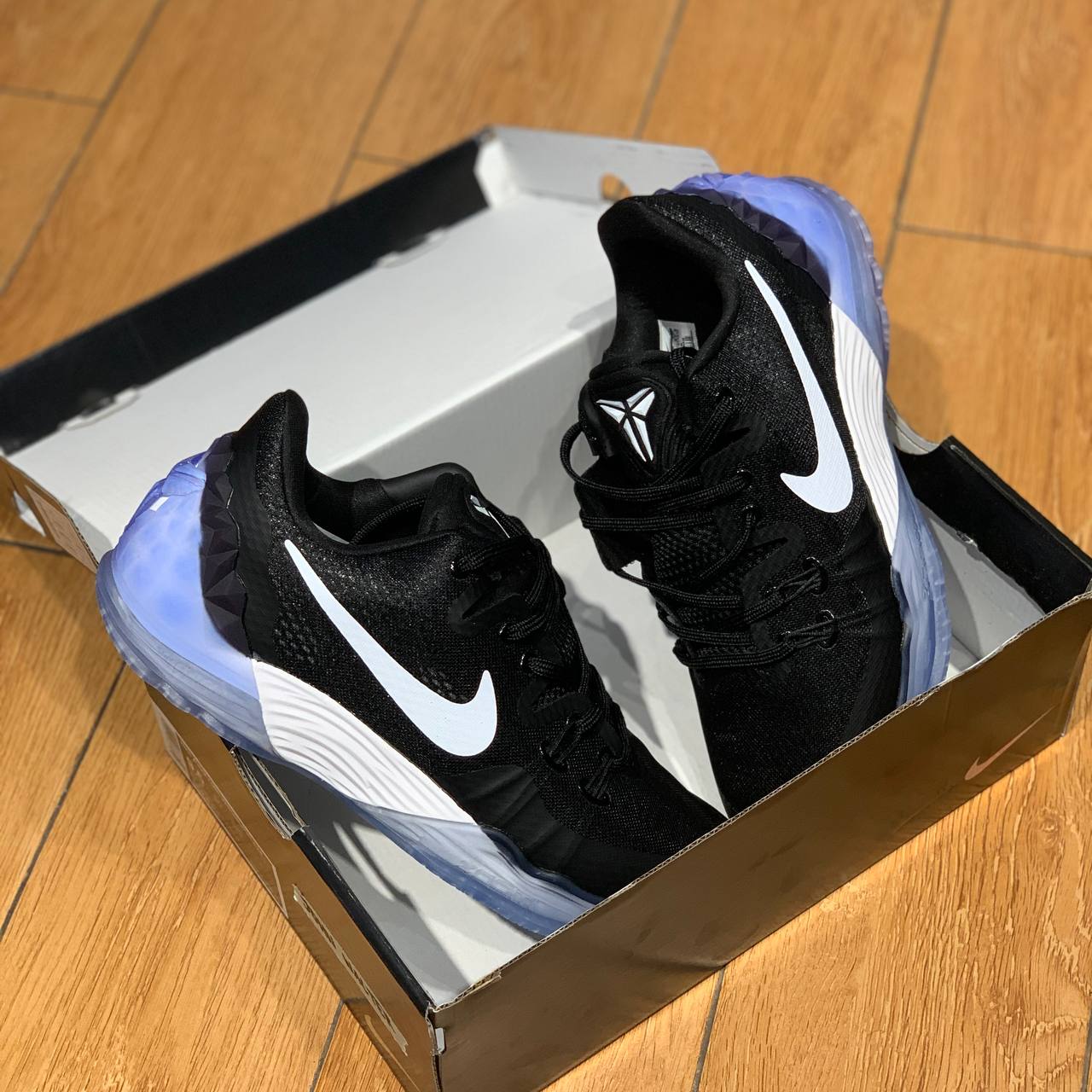 KOBE VENOMENOM BLACK